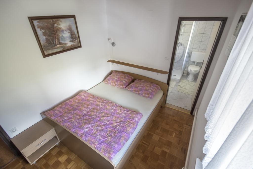 Gostilna Pension Blegos Poljane nad Škofjo Loko Rom bilde